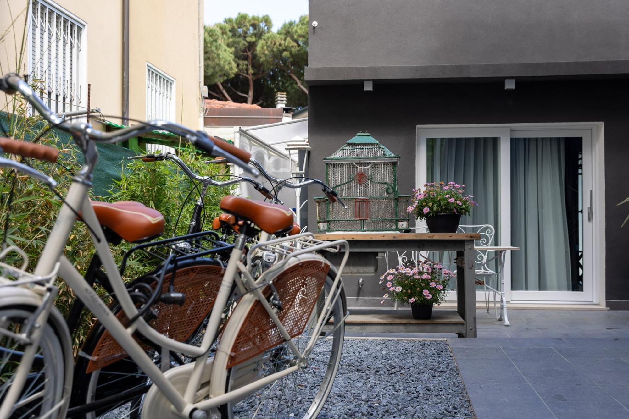 Villa Monti Suites&Aparts Чезенатико Екстериор снимка