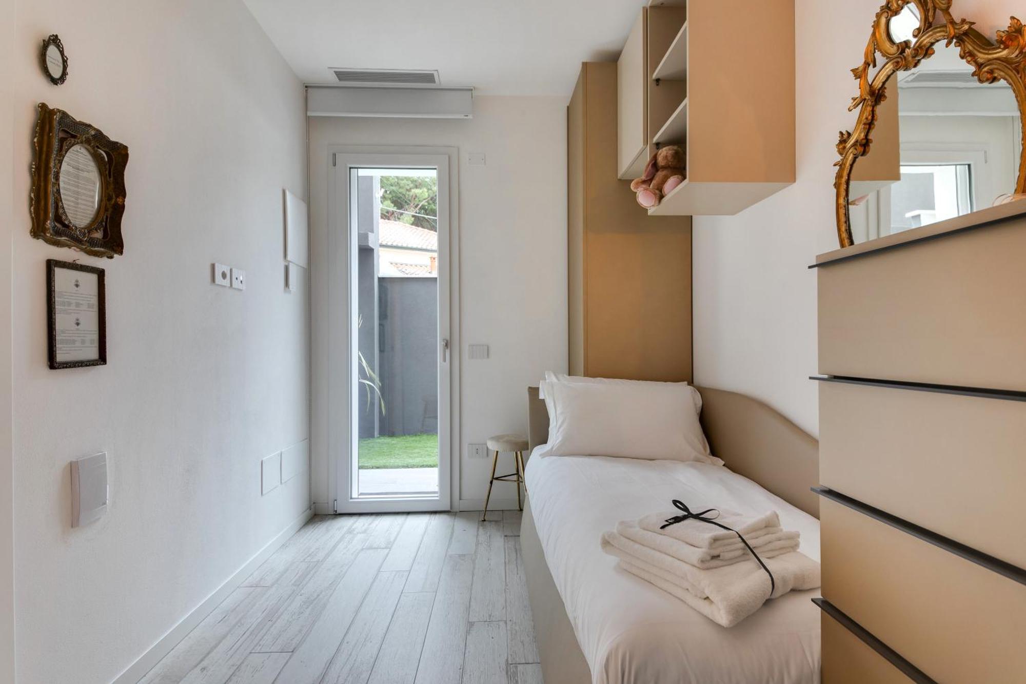 Villa Monti Suites&Aparts Чезенатико Екстериор снимка