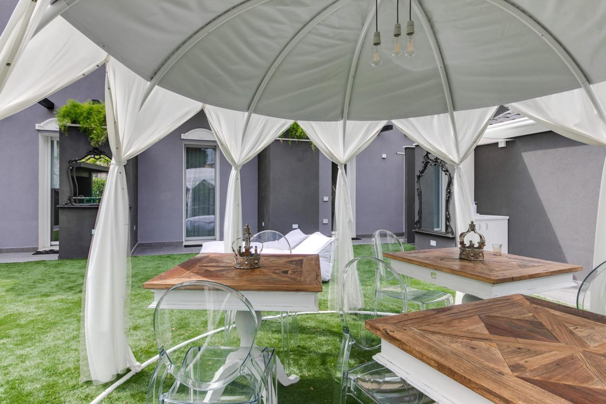 Villa Monti Suites&Aparts Чезенатико Екстериор снимка